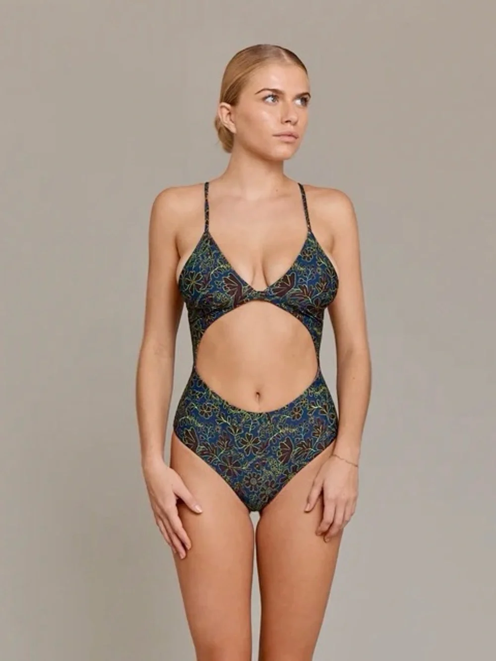 ACACIA - Amari Full Piece Cut Out Swimsuit in Oni - M - Picture 4 of 16